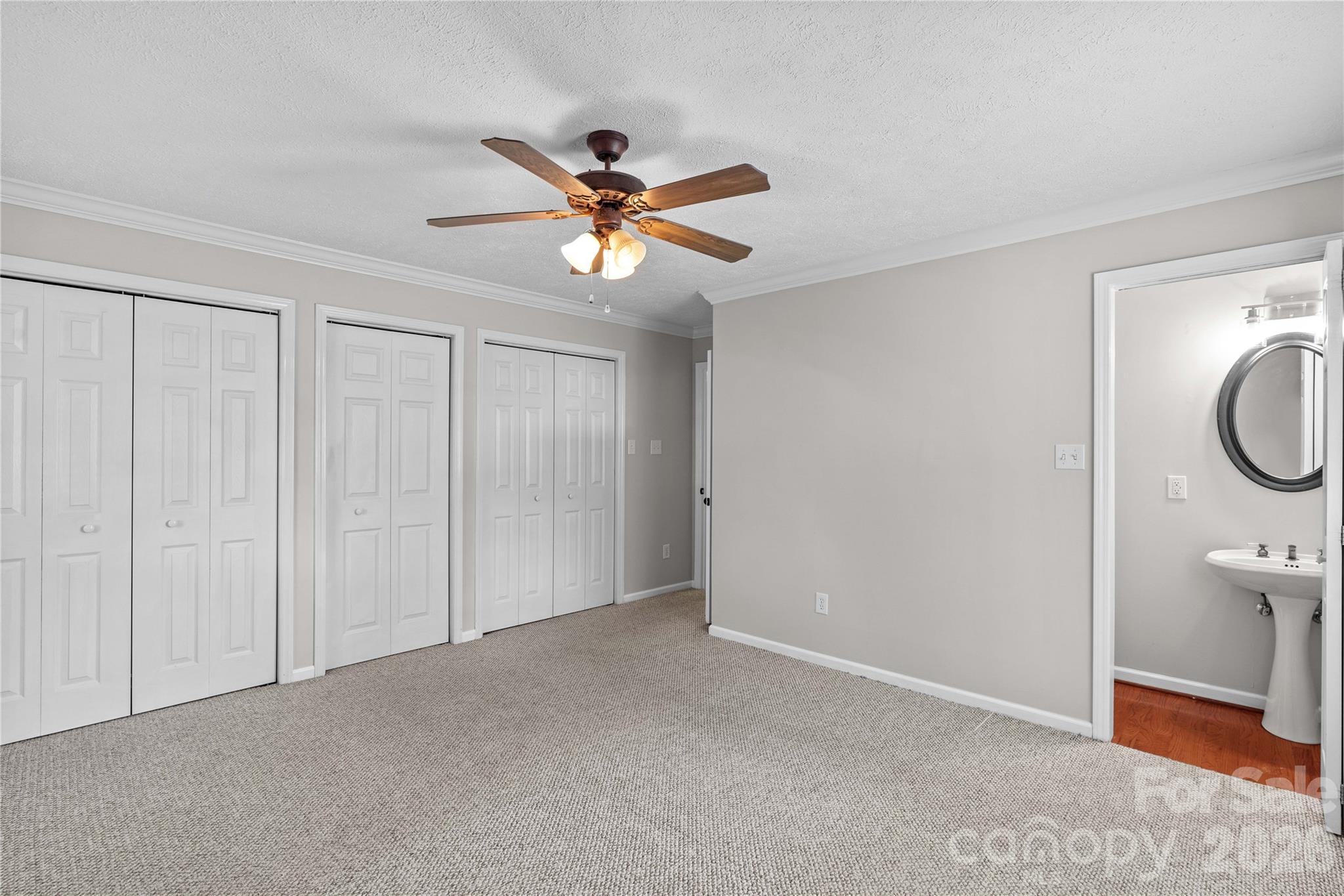 946 Shearers Road