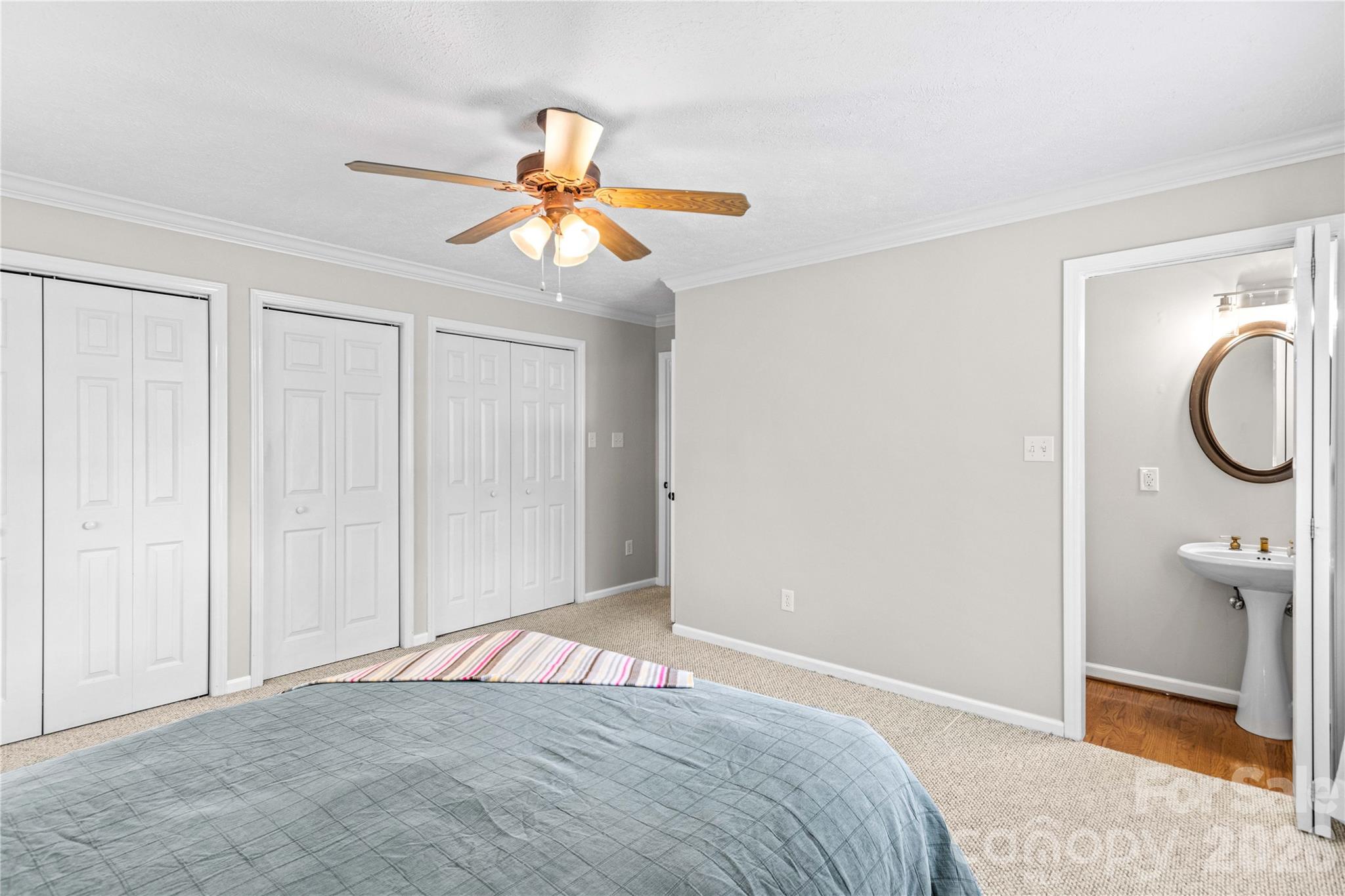 946 Shearers Road