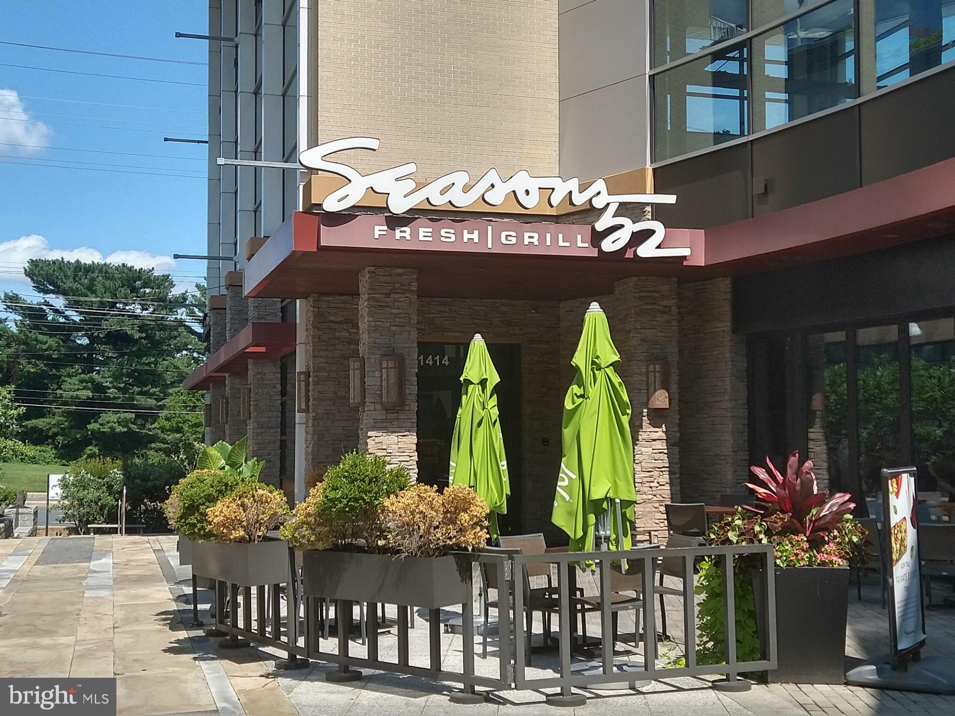 5700 CHAPMAN MILL DR #2215