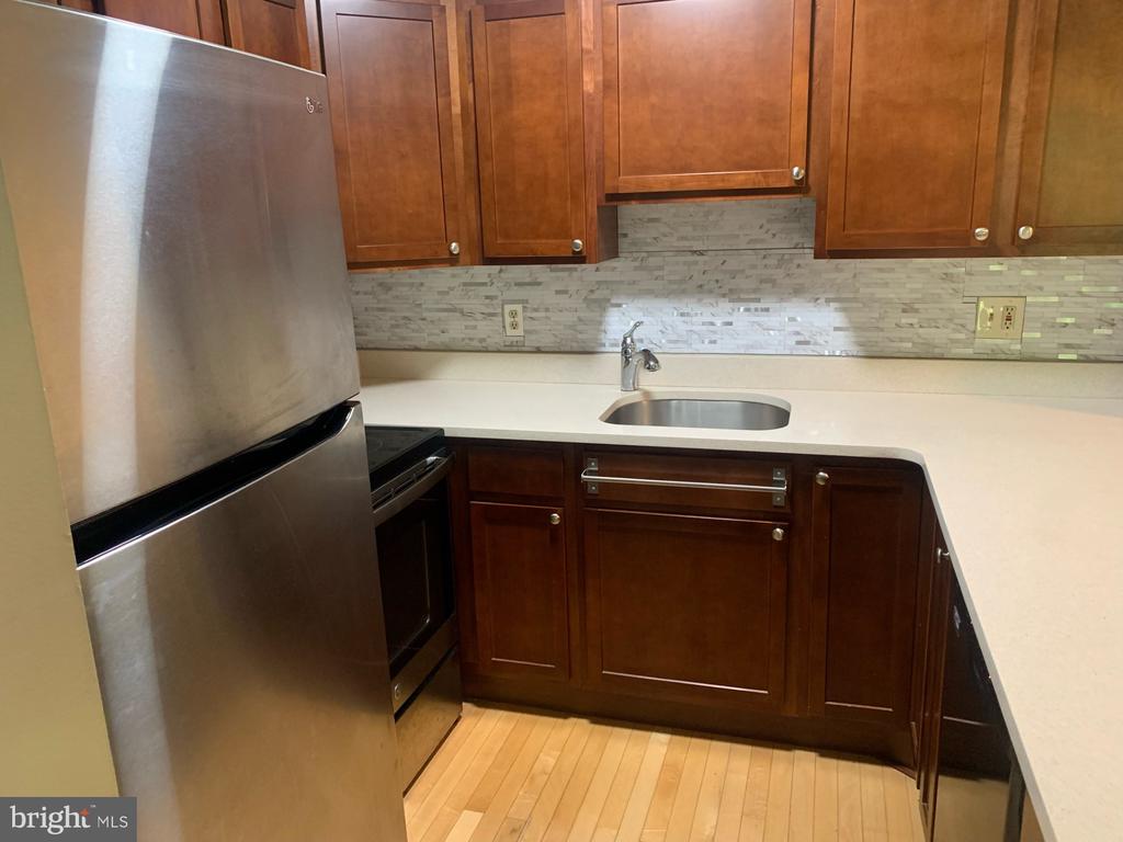 5700 CHAPMAN MILL DRIVE 2215