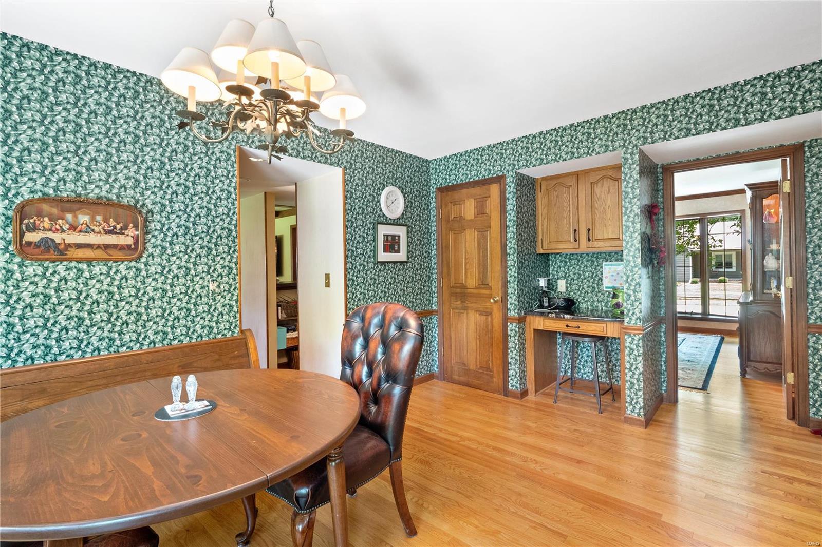 353 Strawbridge