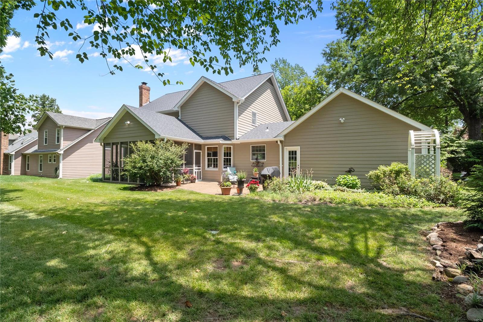 353 Strawbridge
