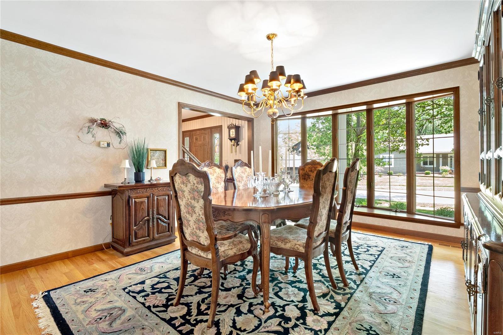 353 Strawbridge