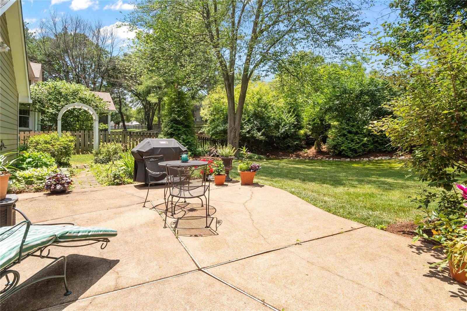 353 Strawbridge