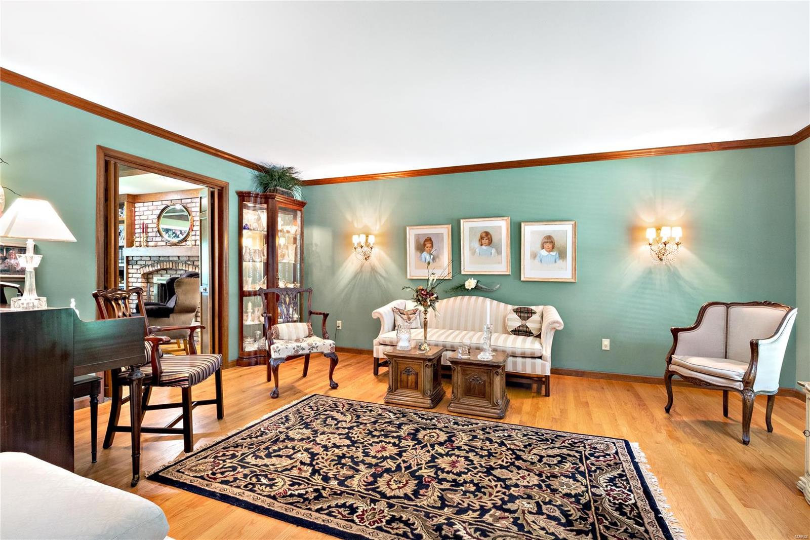 353 Strawbridge