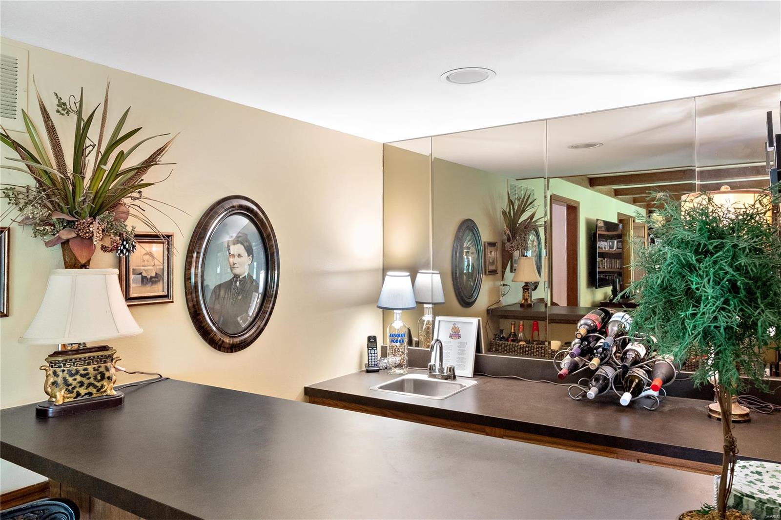 353 Strawbridge