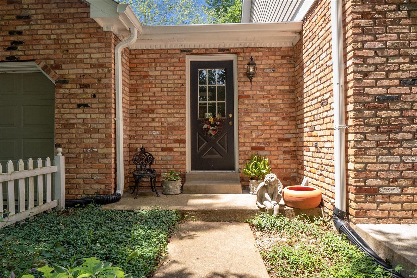 353 Strawbridge