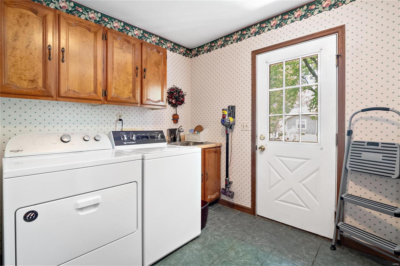 353 Strawbridge