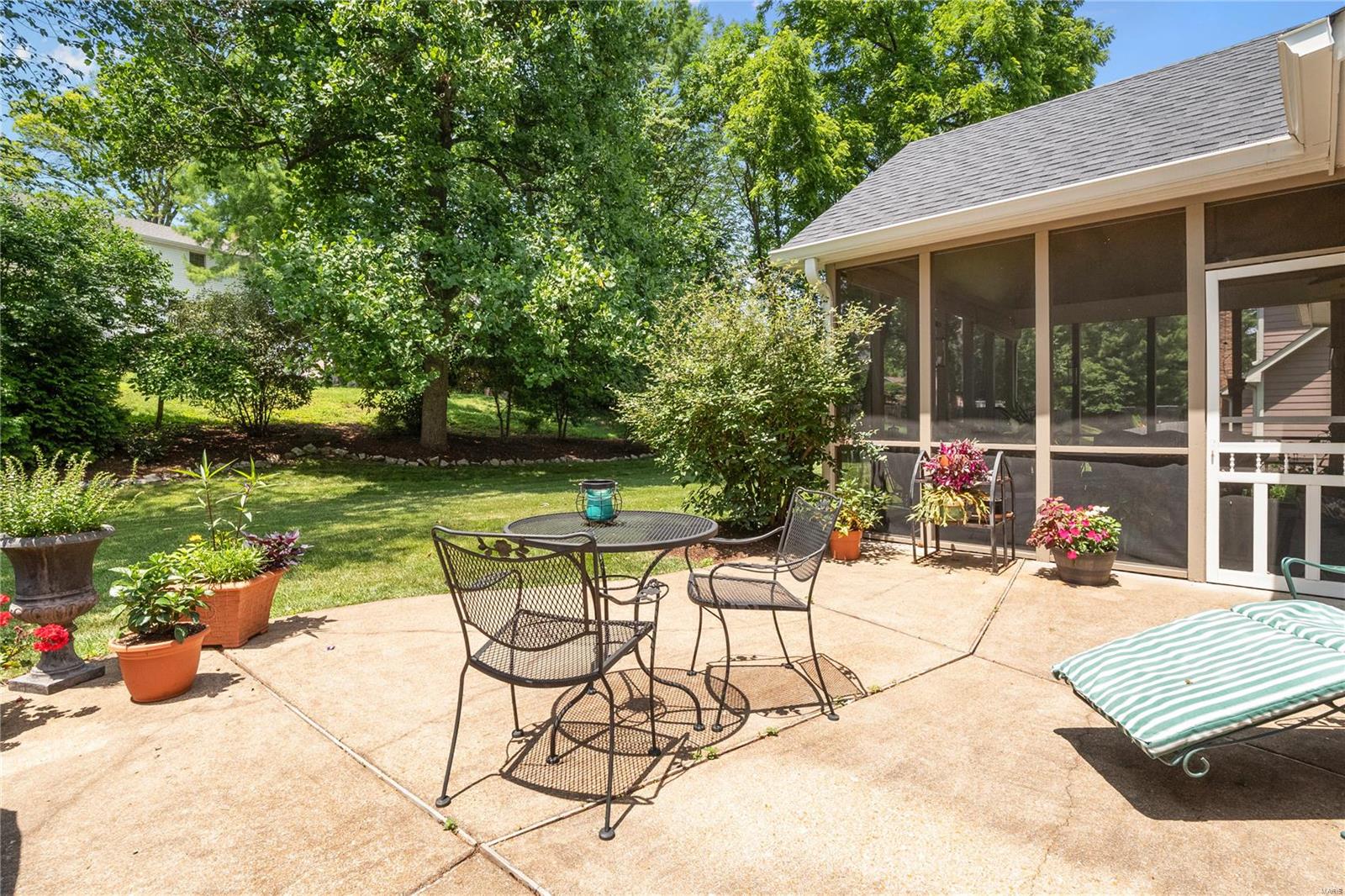 353 Strawbridge