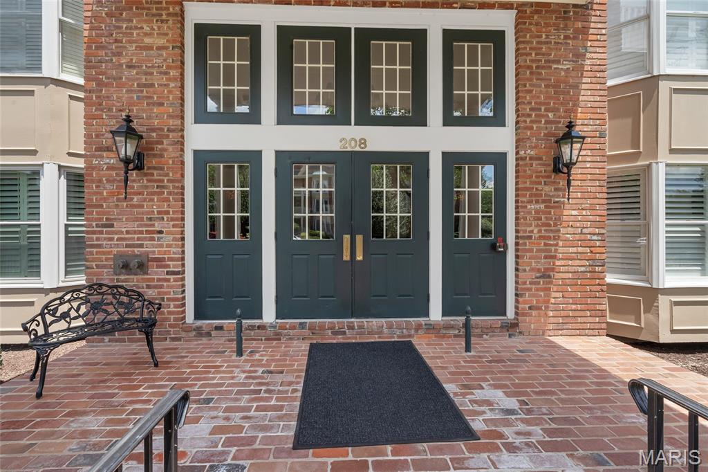 208 Ambridge Court Unit: 302