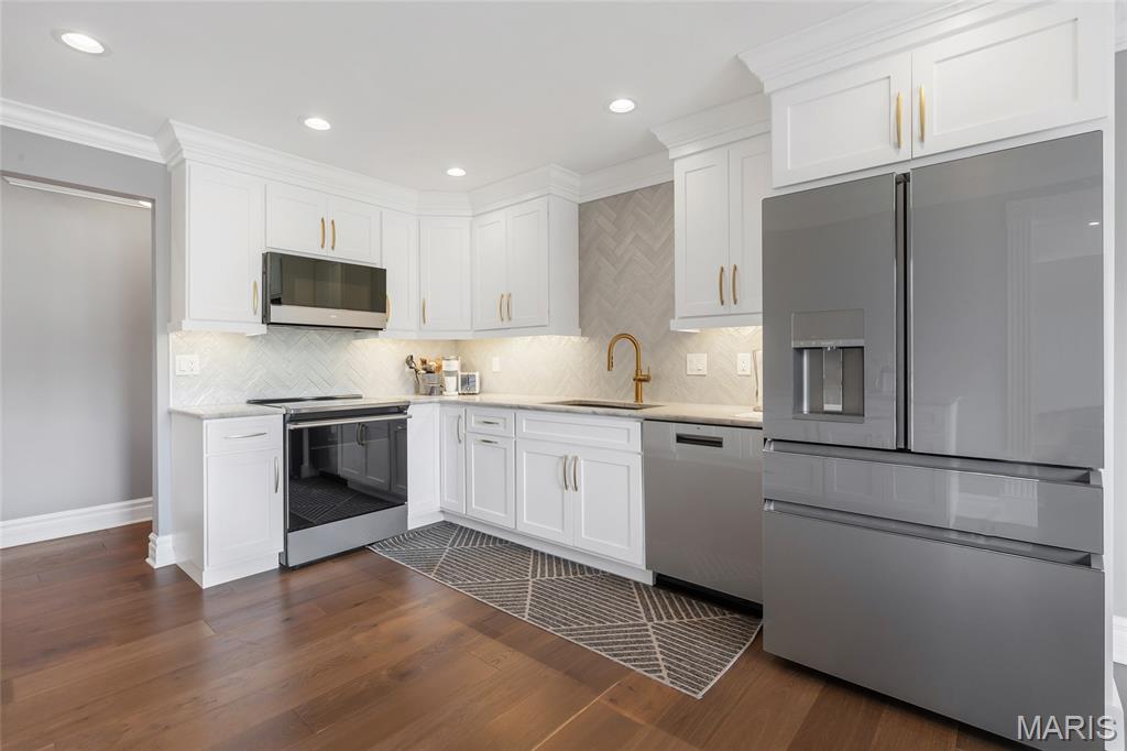 208 Ambridge Court Unit: 302