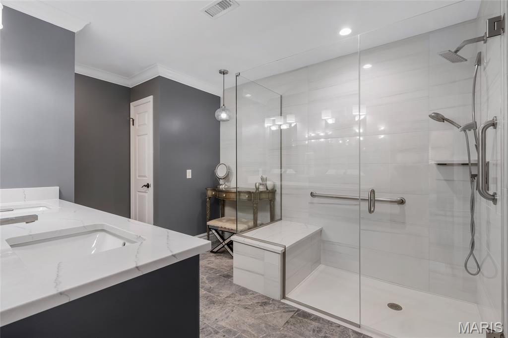 208 Ambridge Court Unit: 302