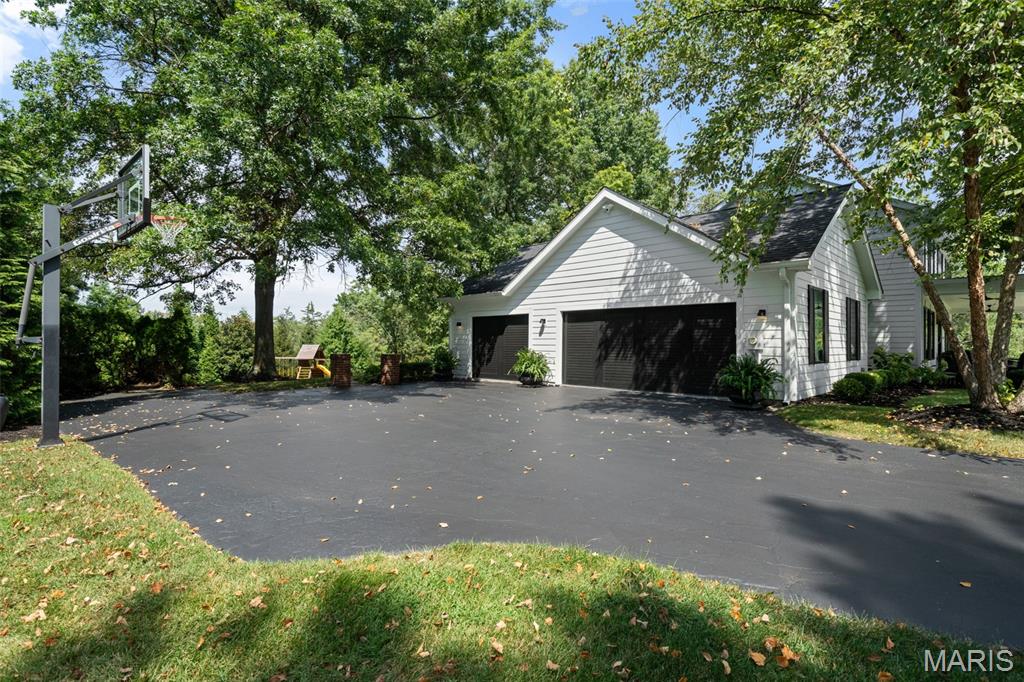233 Whiting Lane
