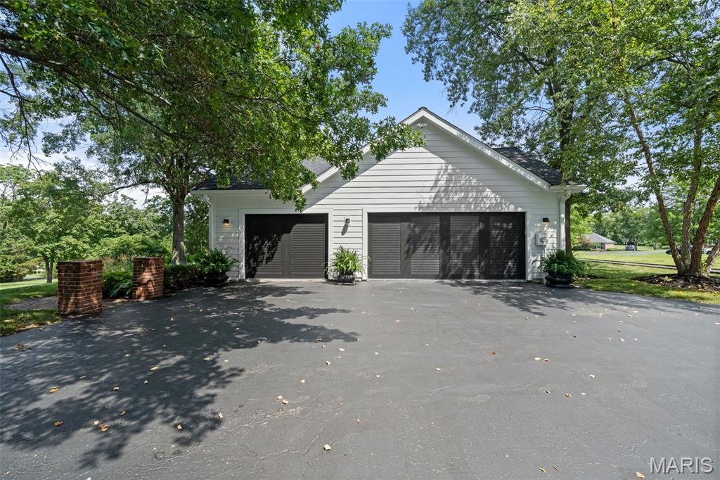 233 Whiting Lane