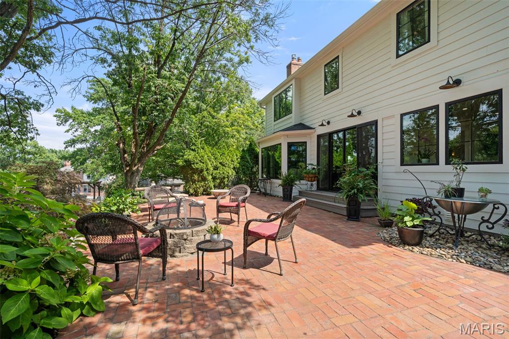 233 Whiting Lane