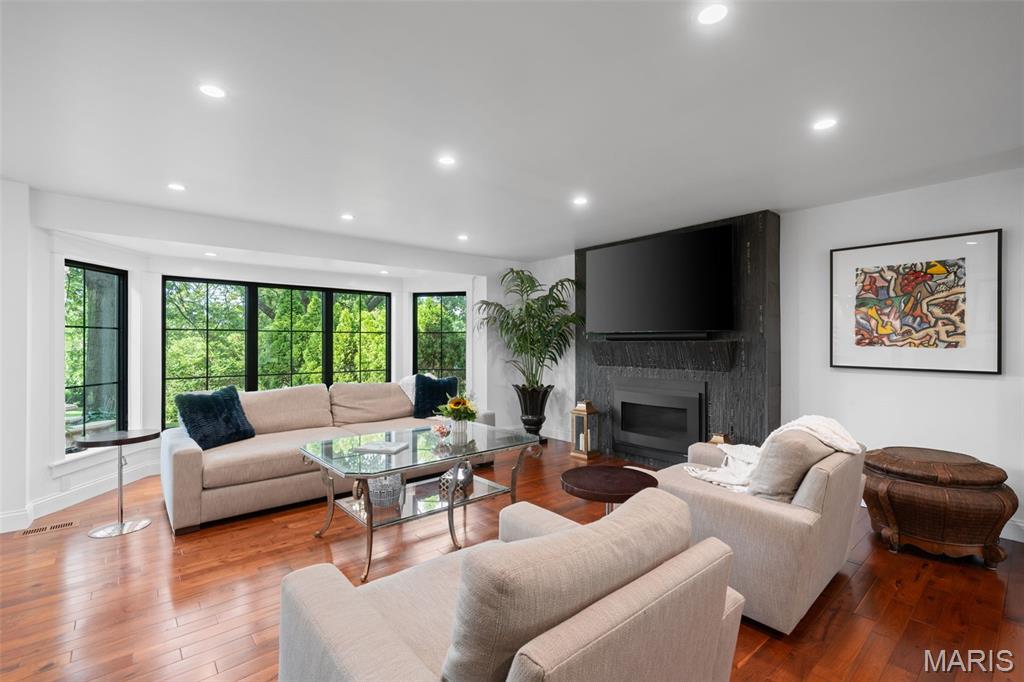 233 Whiting Lane