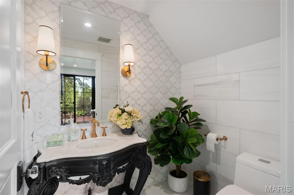 233 Whiting Lane