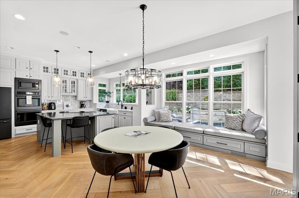 6 Kehrs Mill Glen Court