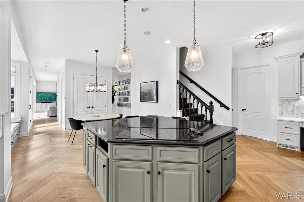 6 Kehrs Mill Glen Court