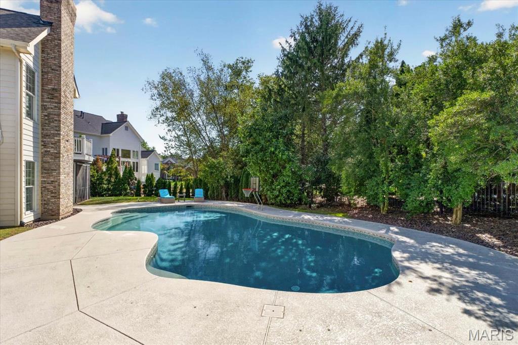 17915 White Robin Court