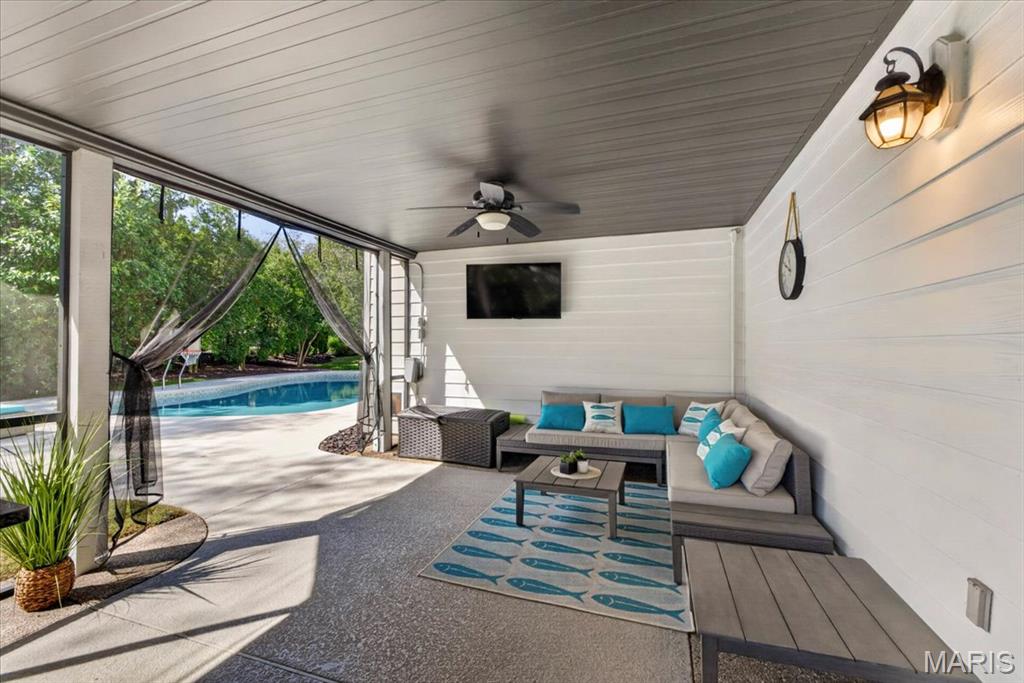17915 White Robin Court