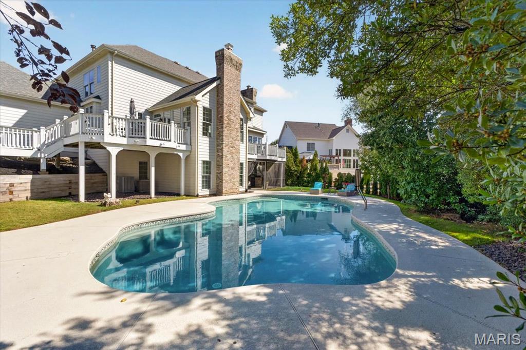 17915 White Robin Court