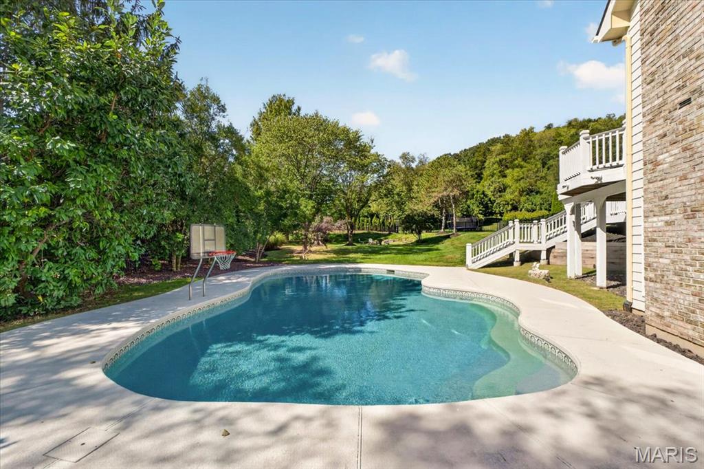 17915 White Robin Court