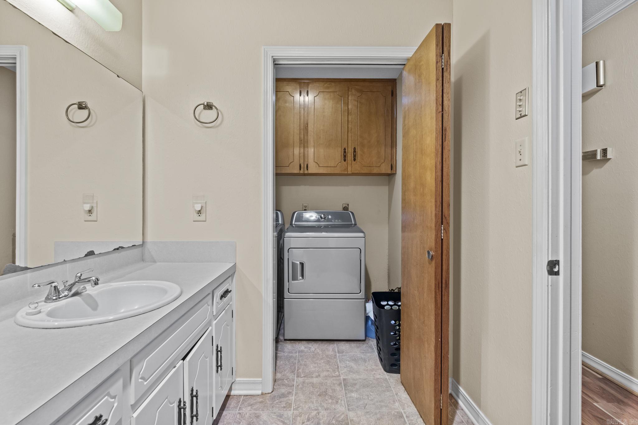 111 N Summit Dr