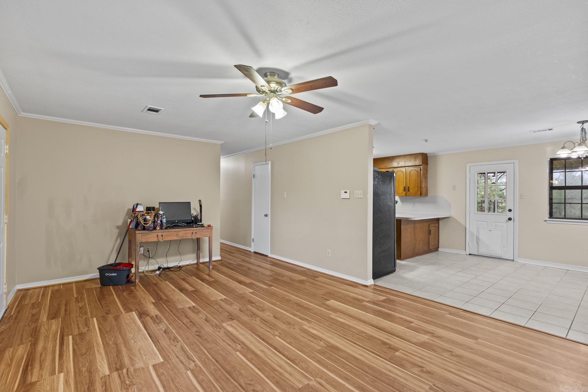 111 N Summit Dr