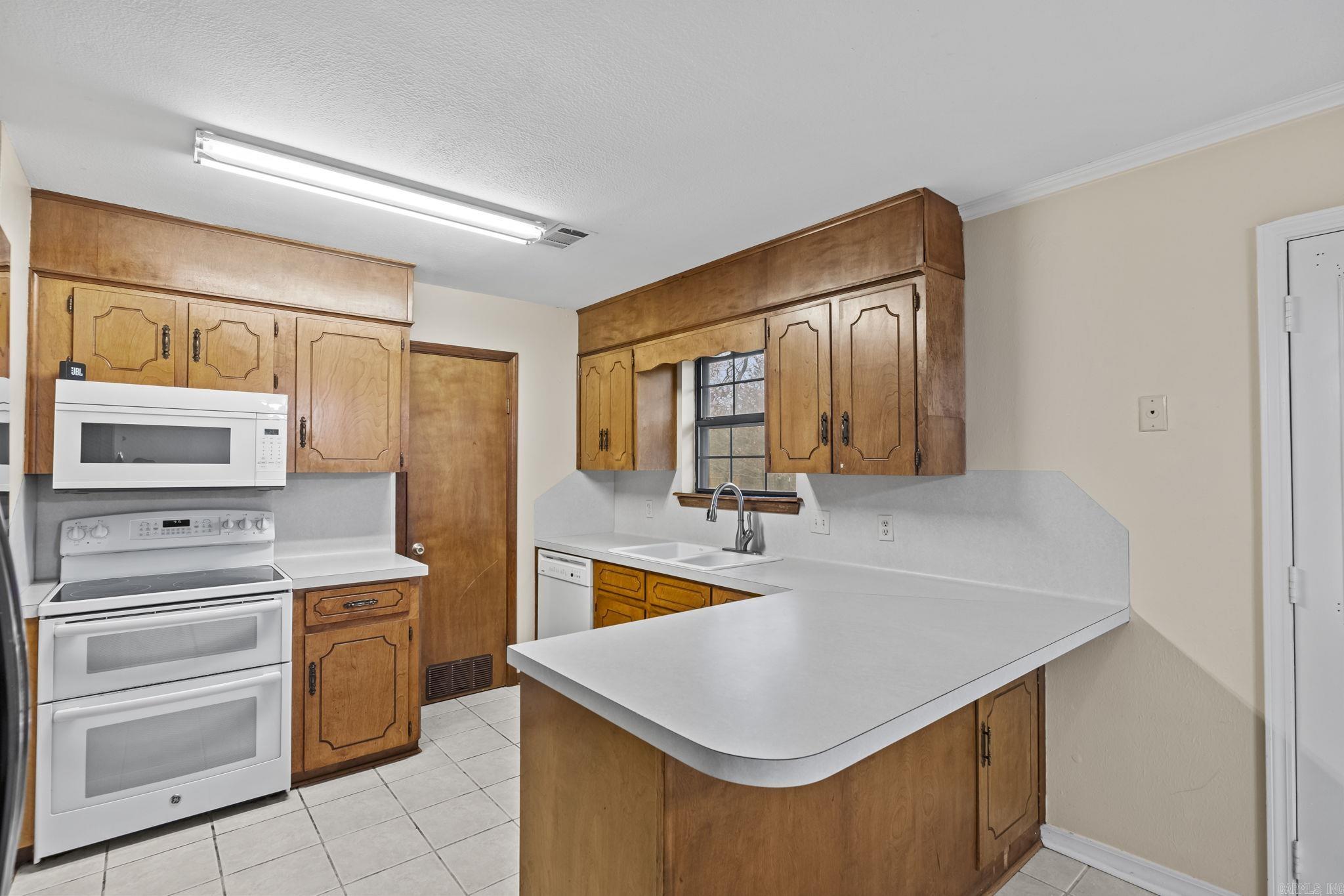 111 N Summit Dr