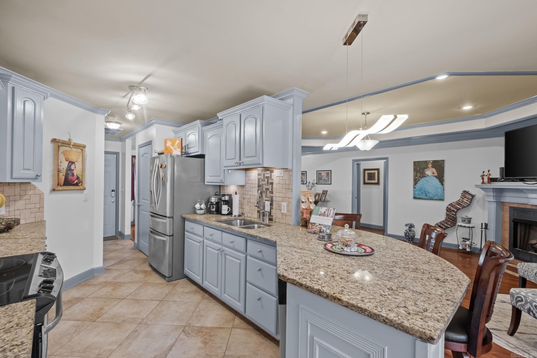 3024 Miracle Heights