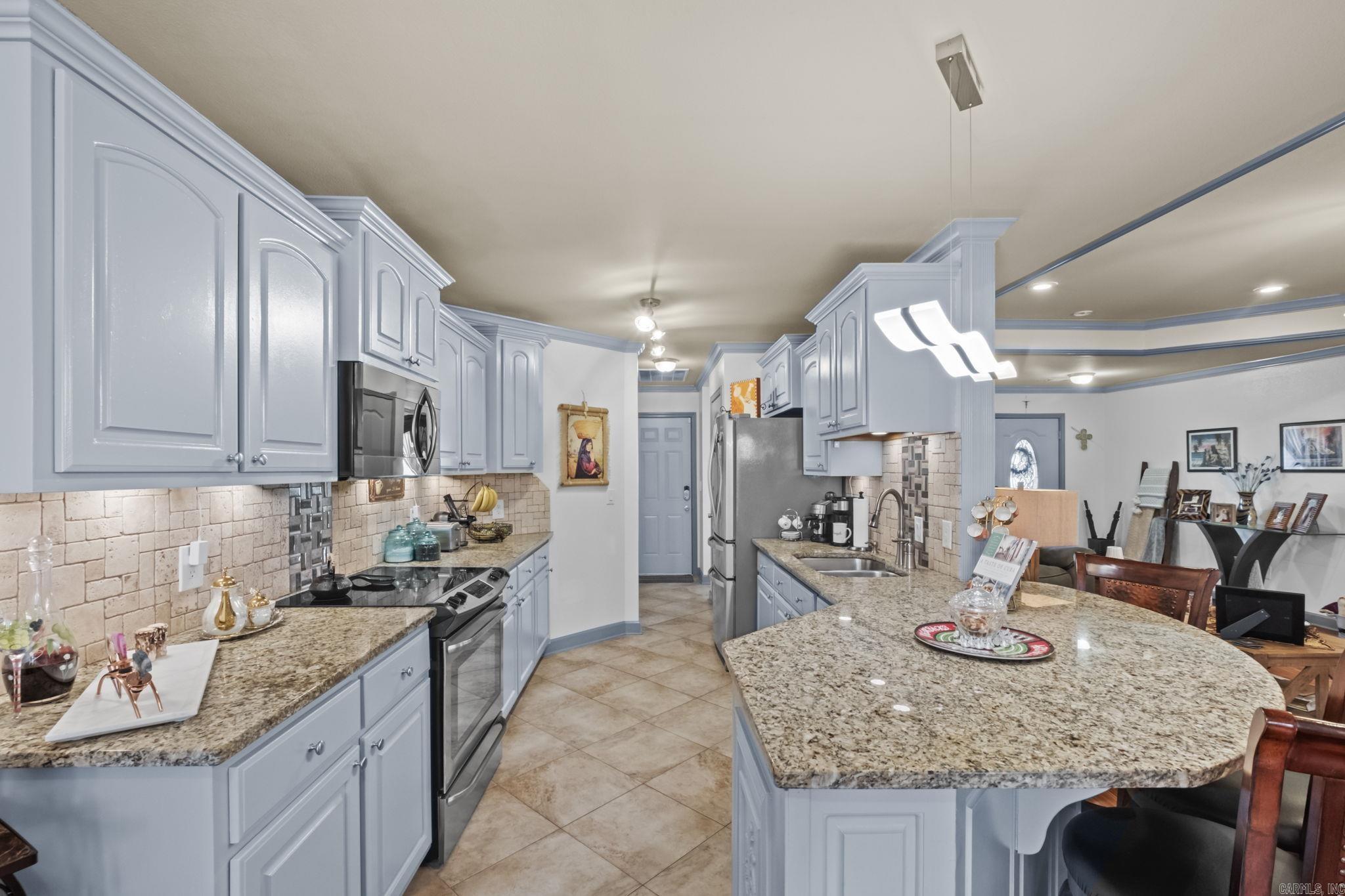 3024 Miracle Heights