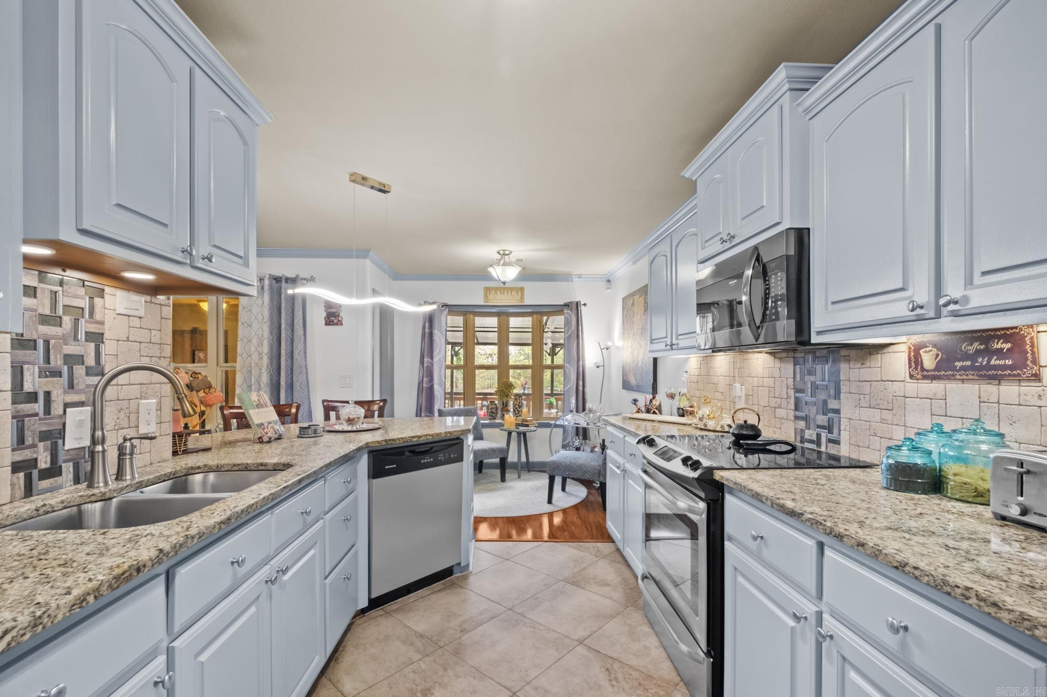 3024 Miracle Heights