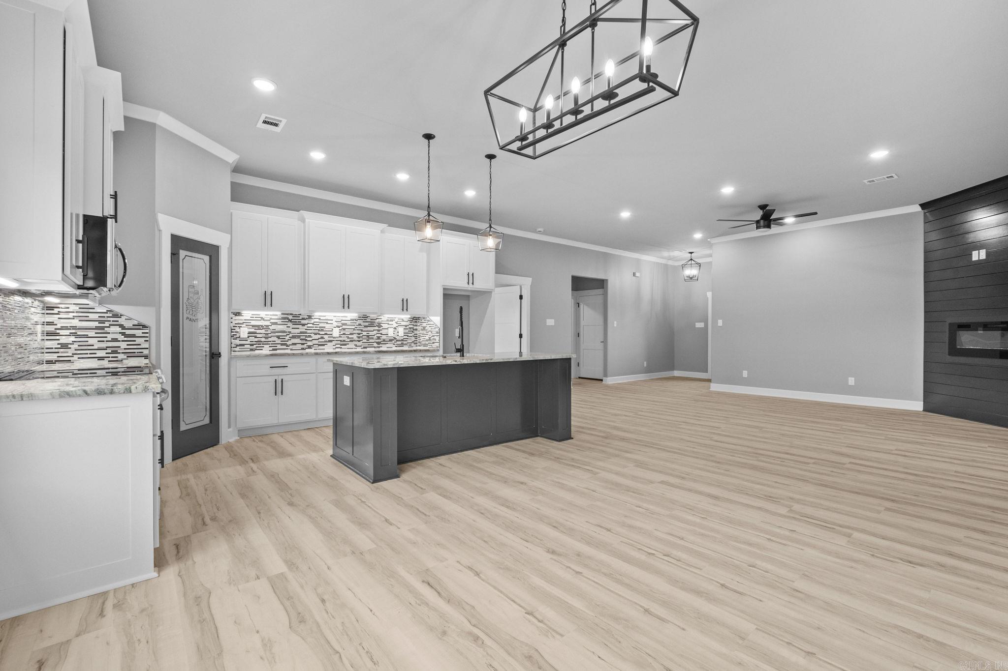 2316 Lakewood Circle