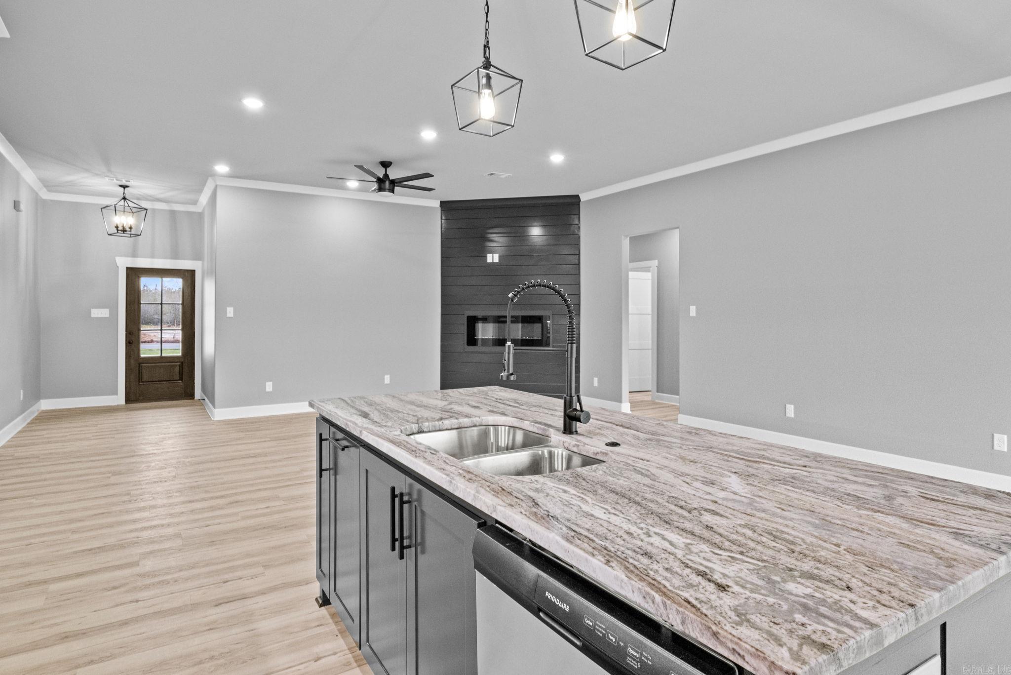 2316 Lakewood Circle