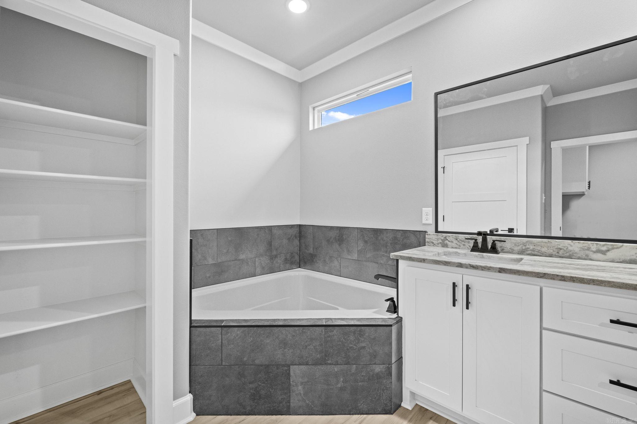2316 Lakewood Circle