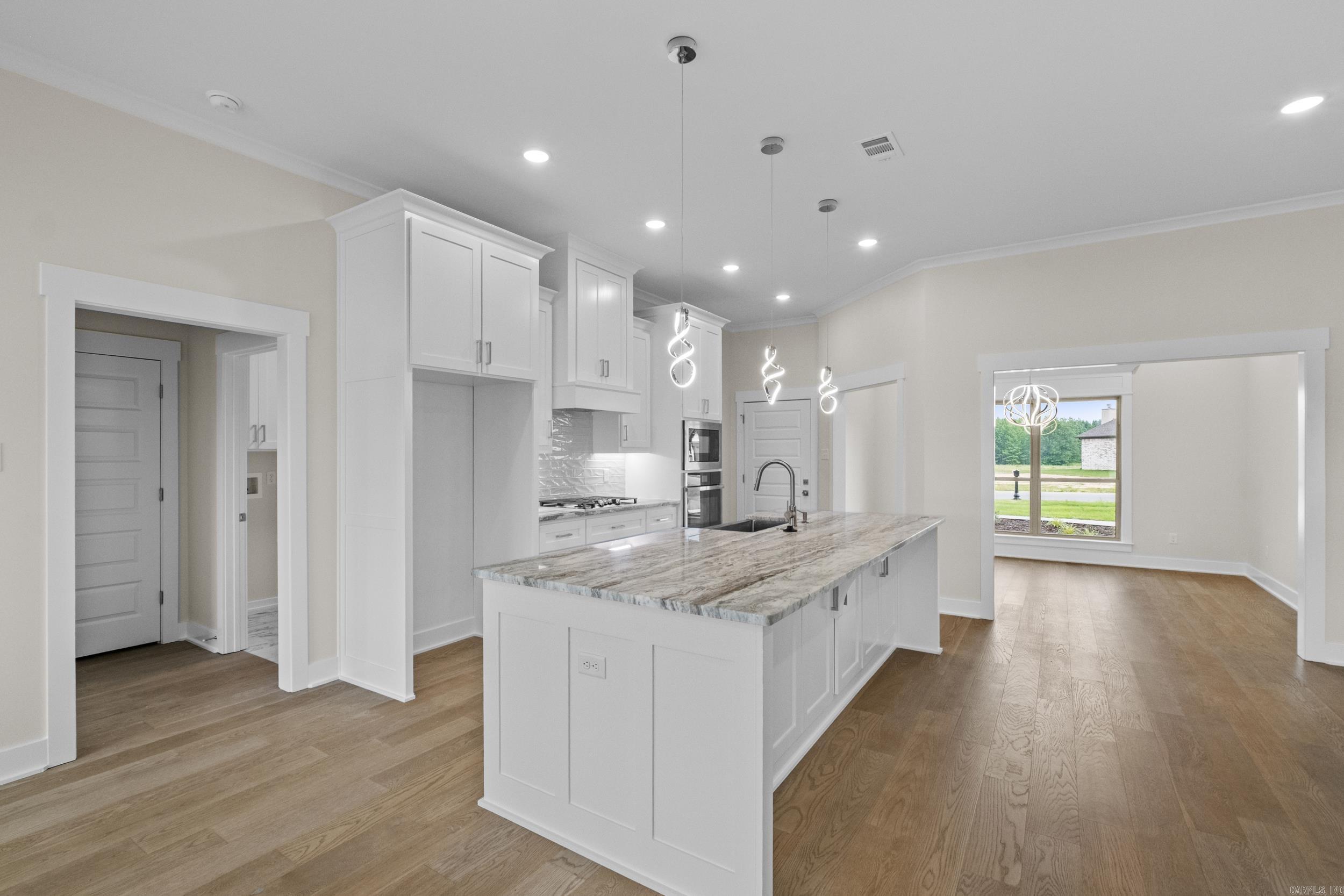 2321 Lakewood Circle