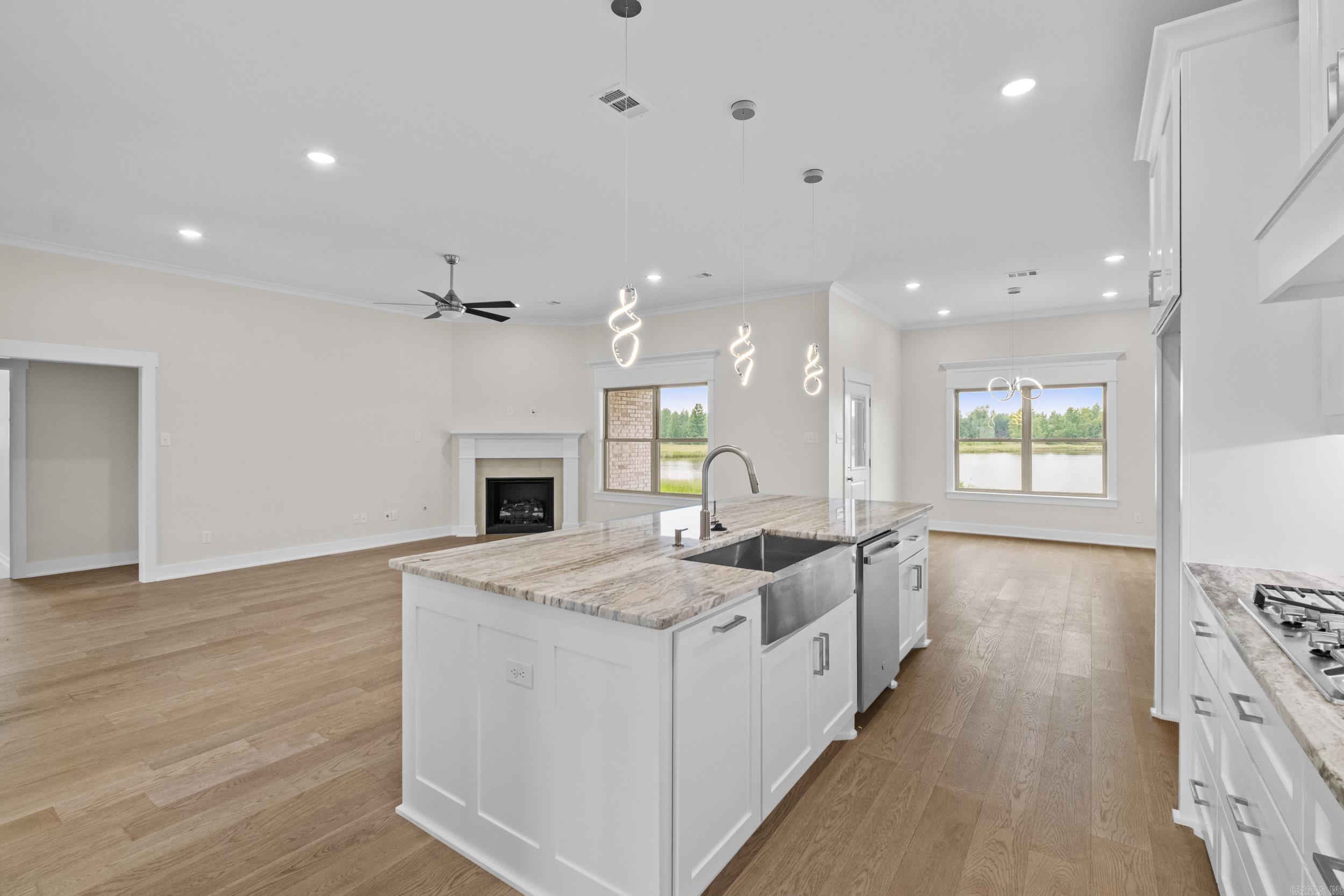 2321 Lakewood Circle