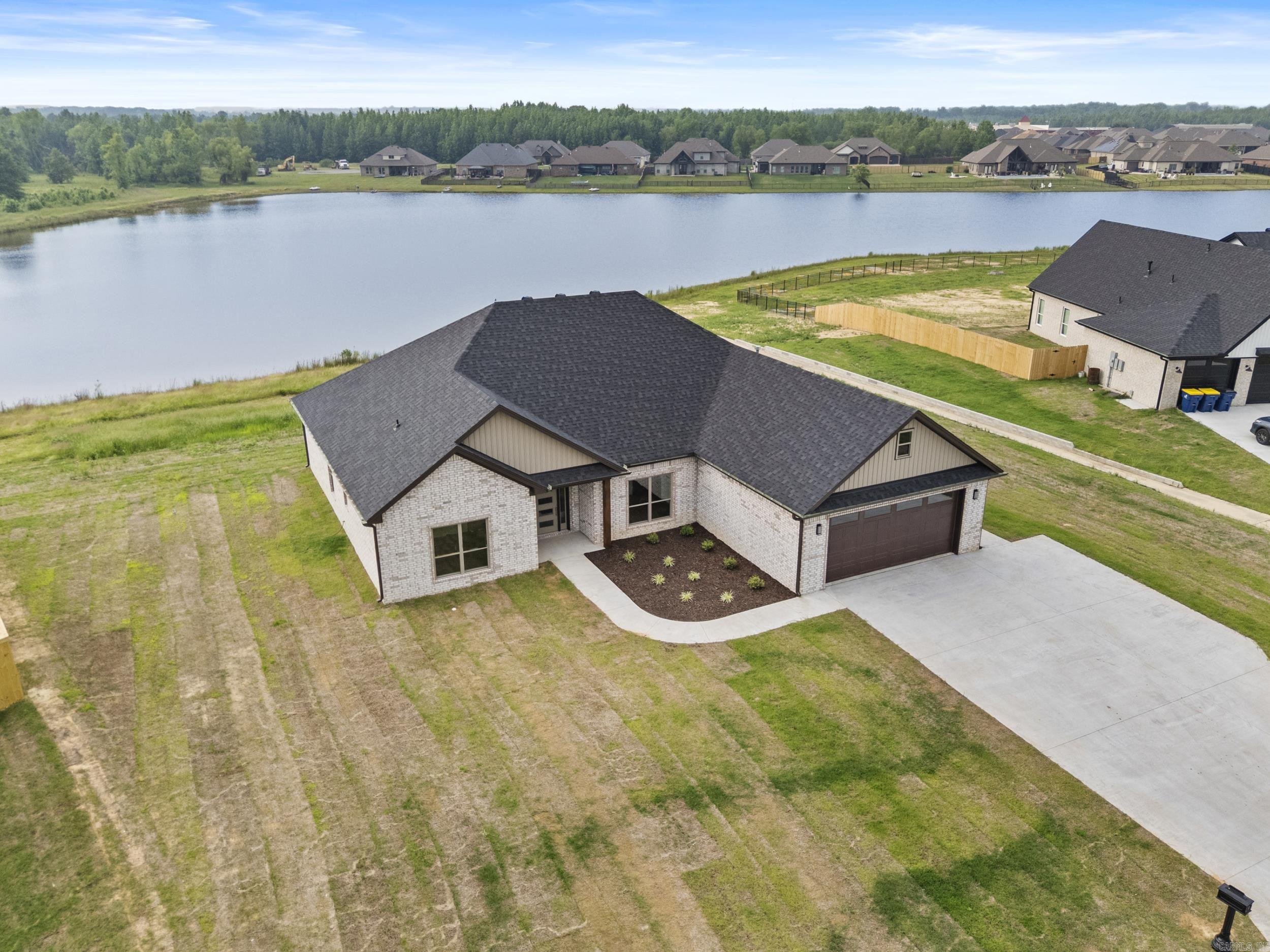 2321 Lakewood Circle