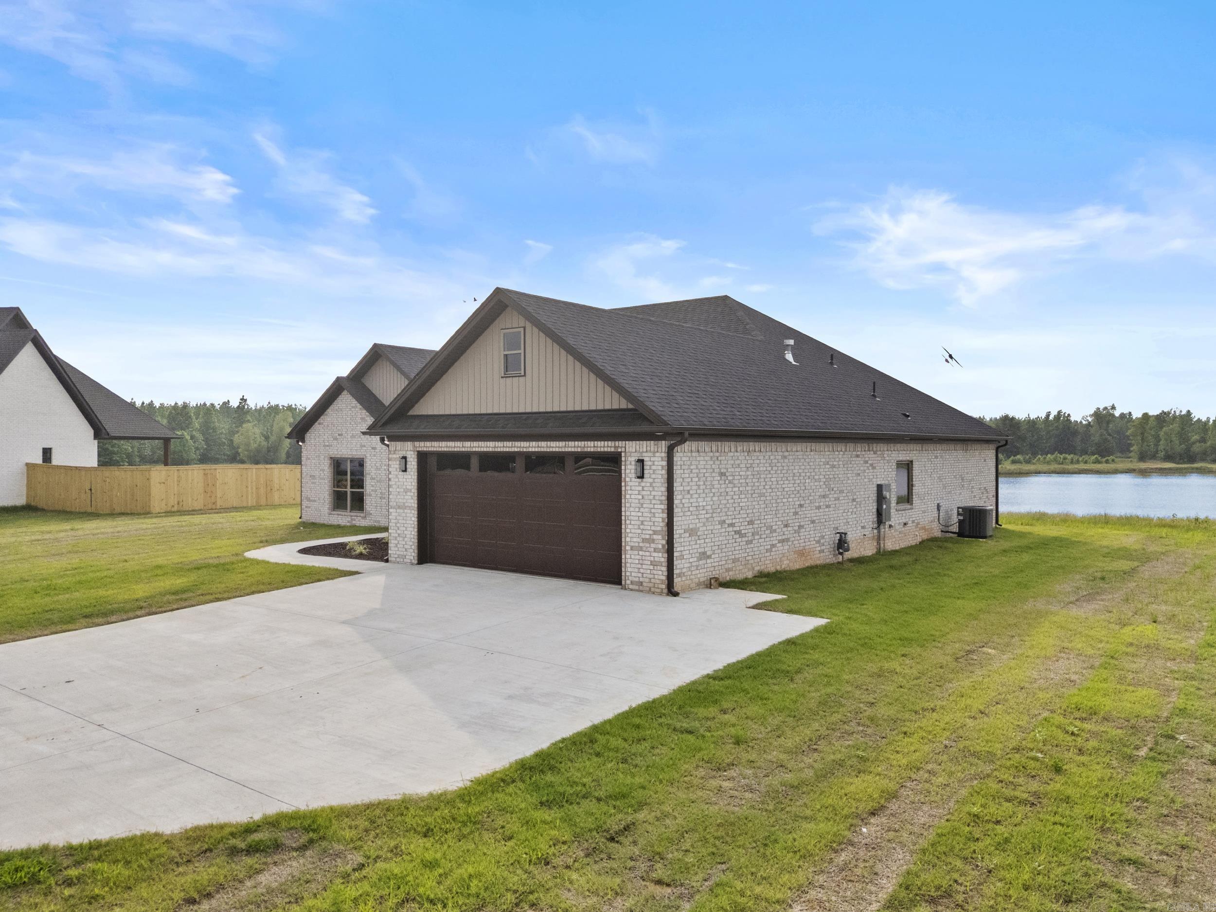 2321 Lakewood Circle