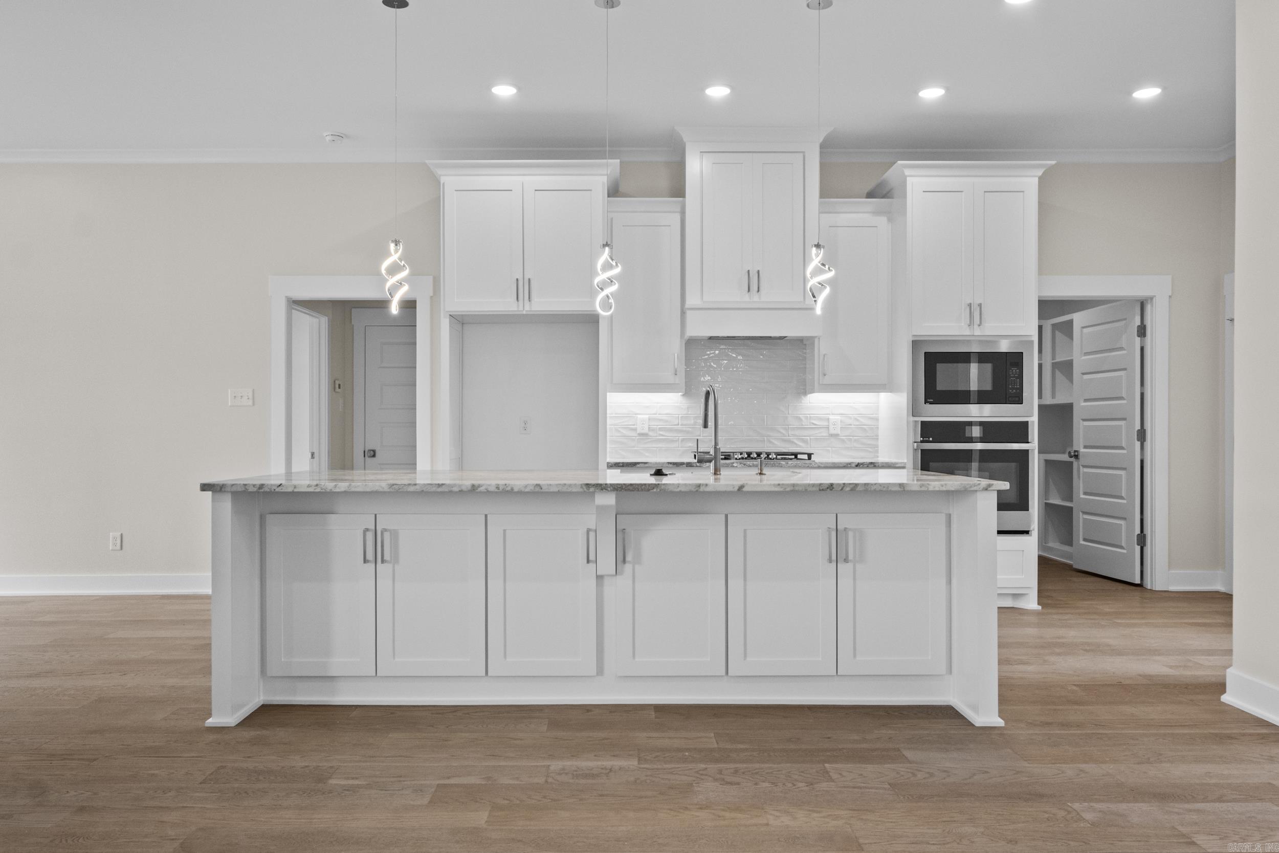 2321 Lakewood Circle