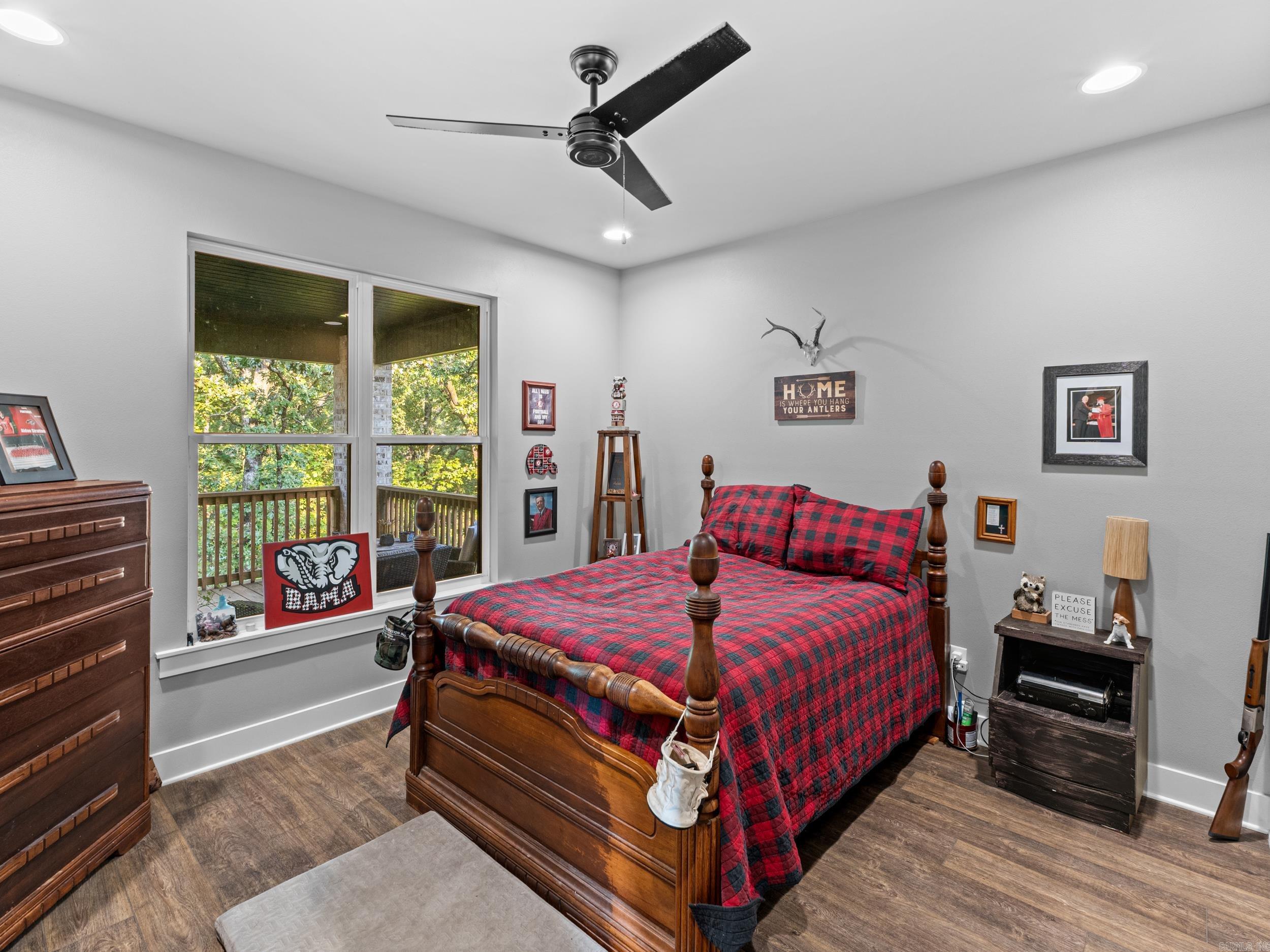 595 Willow Lake