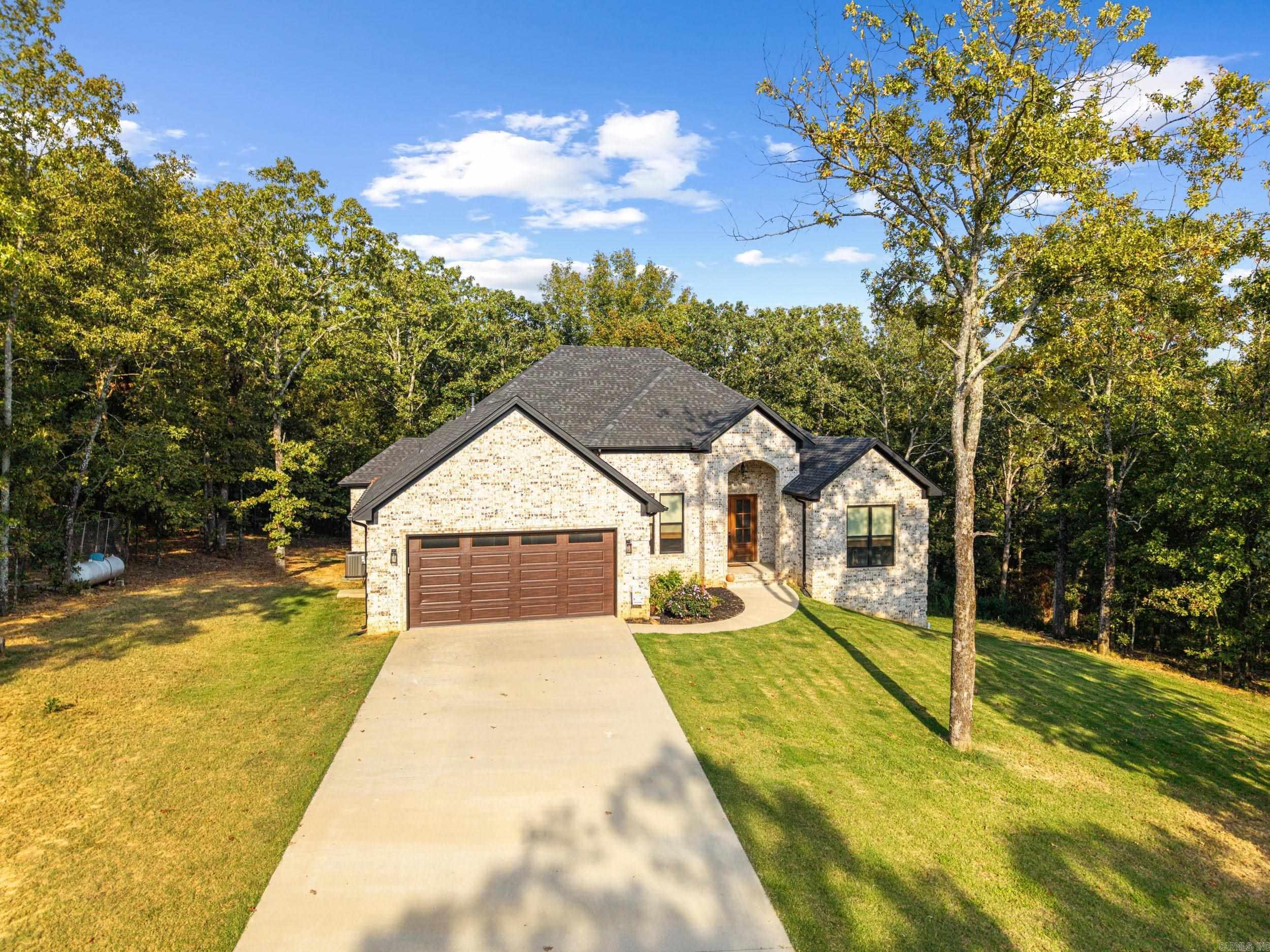 595 Willow Lake