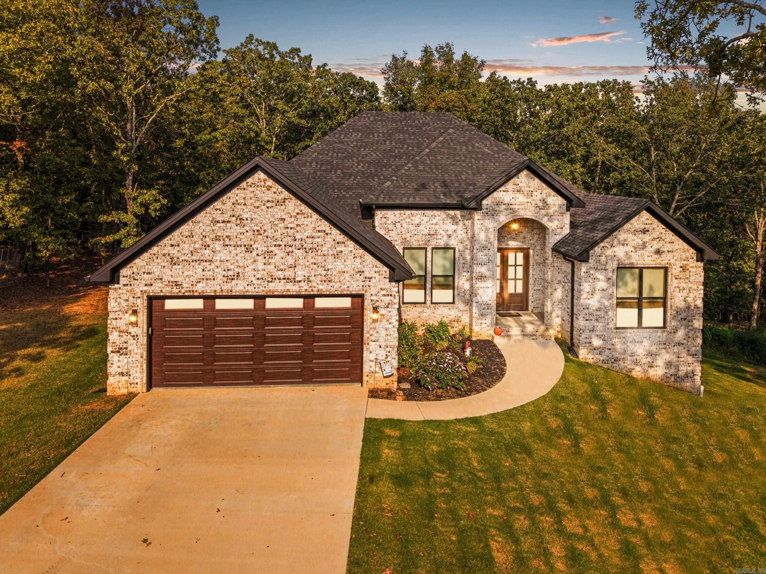 595 Willow Lake