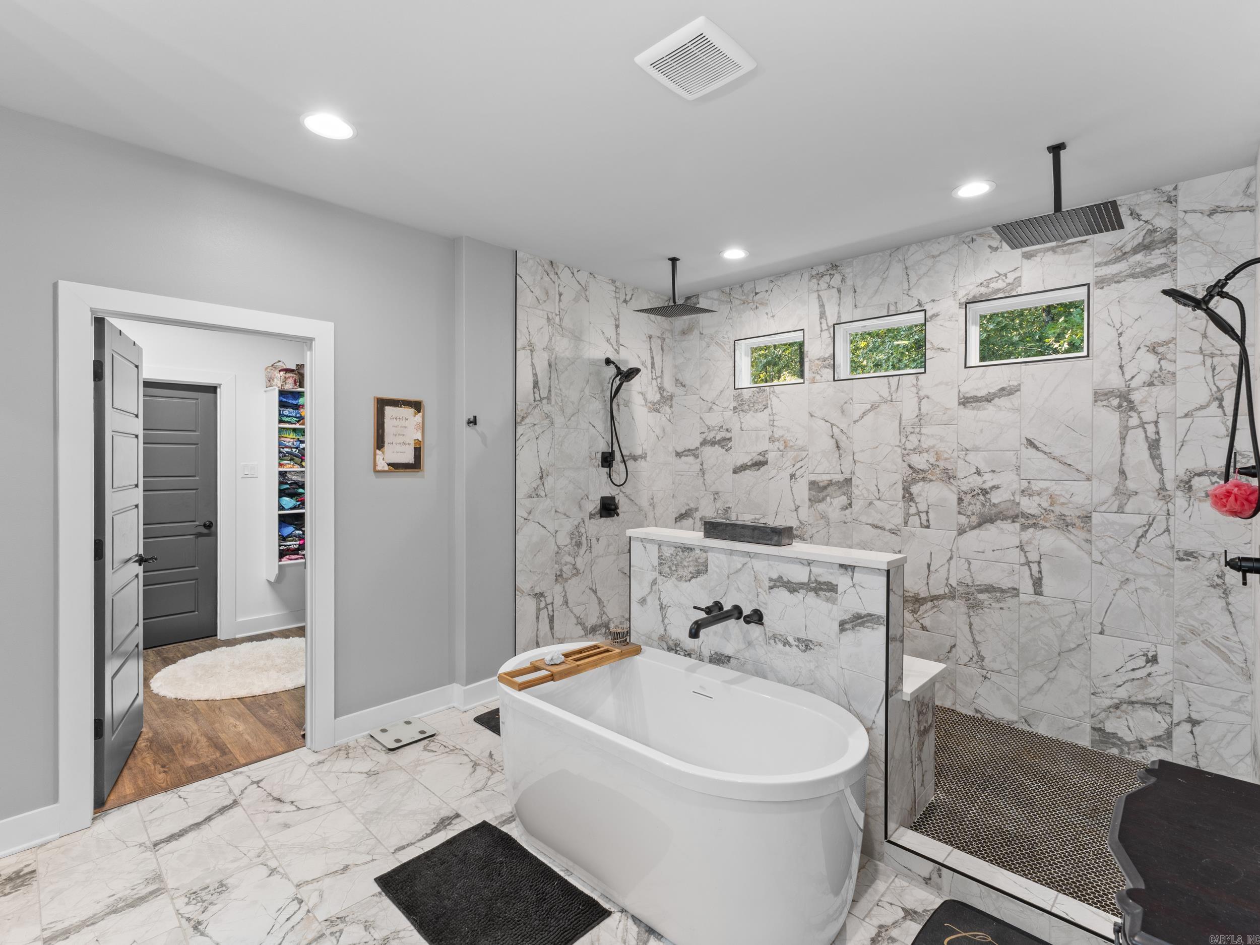 595 Willow Lake