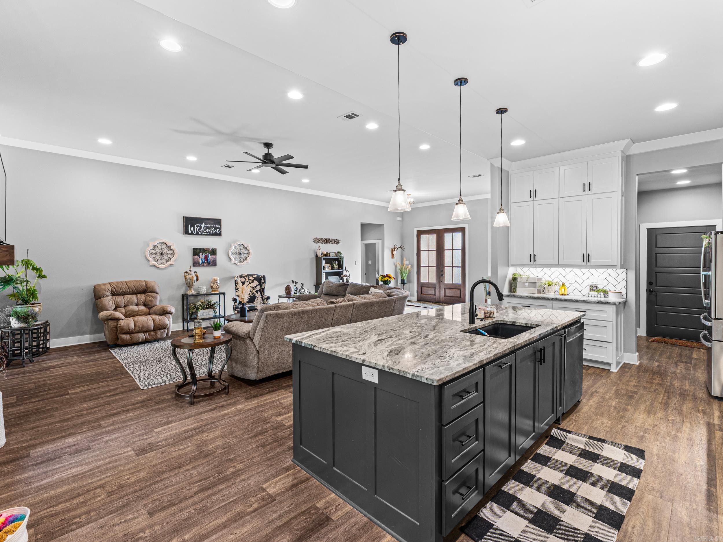 595 Willow Lake