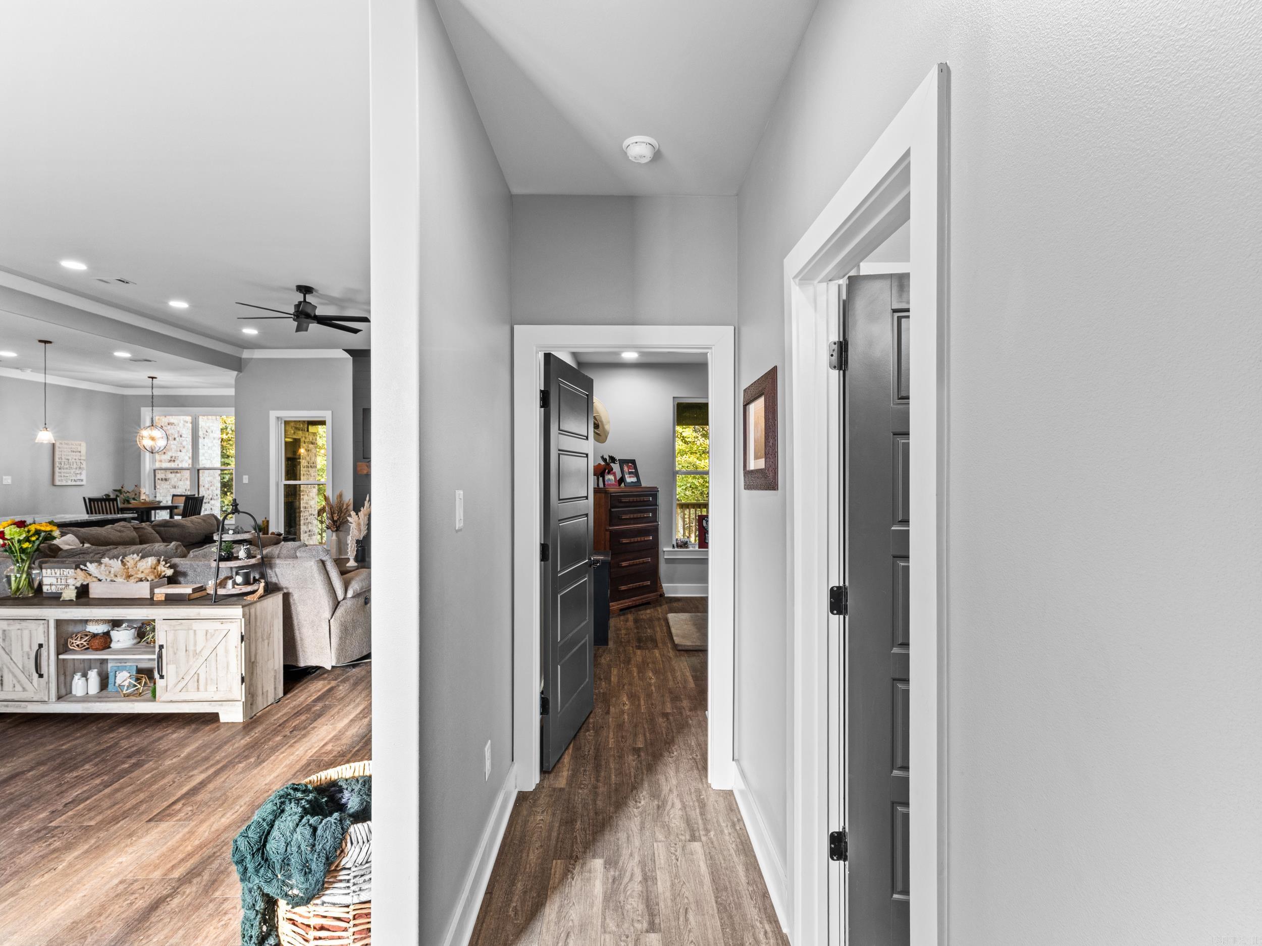 595 Willow Lake