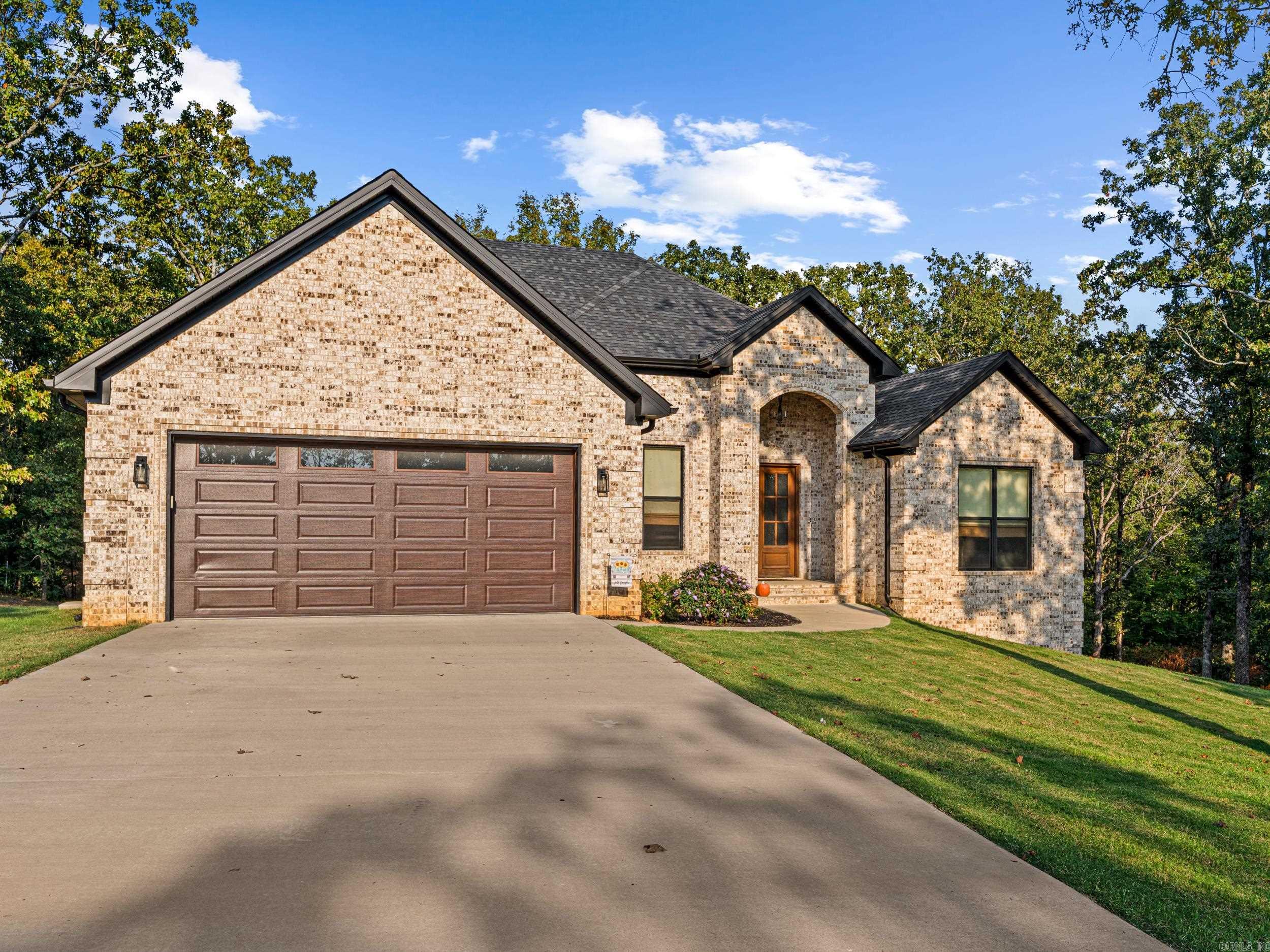 595 Willow Lake