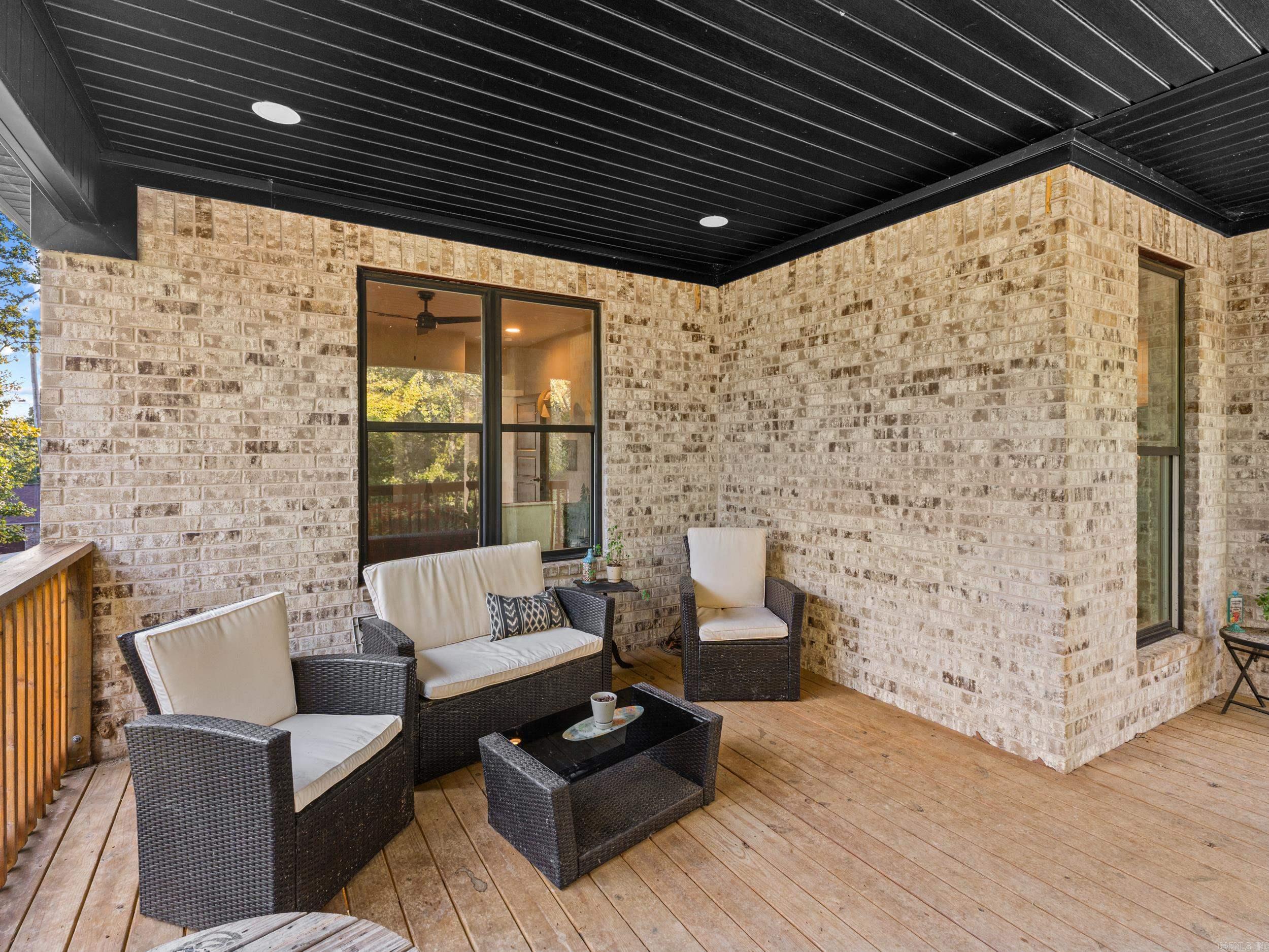 595 Willow Lake