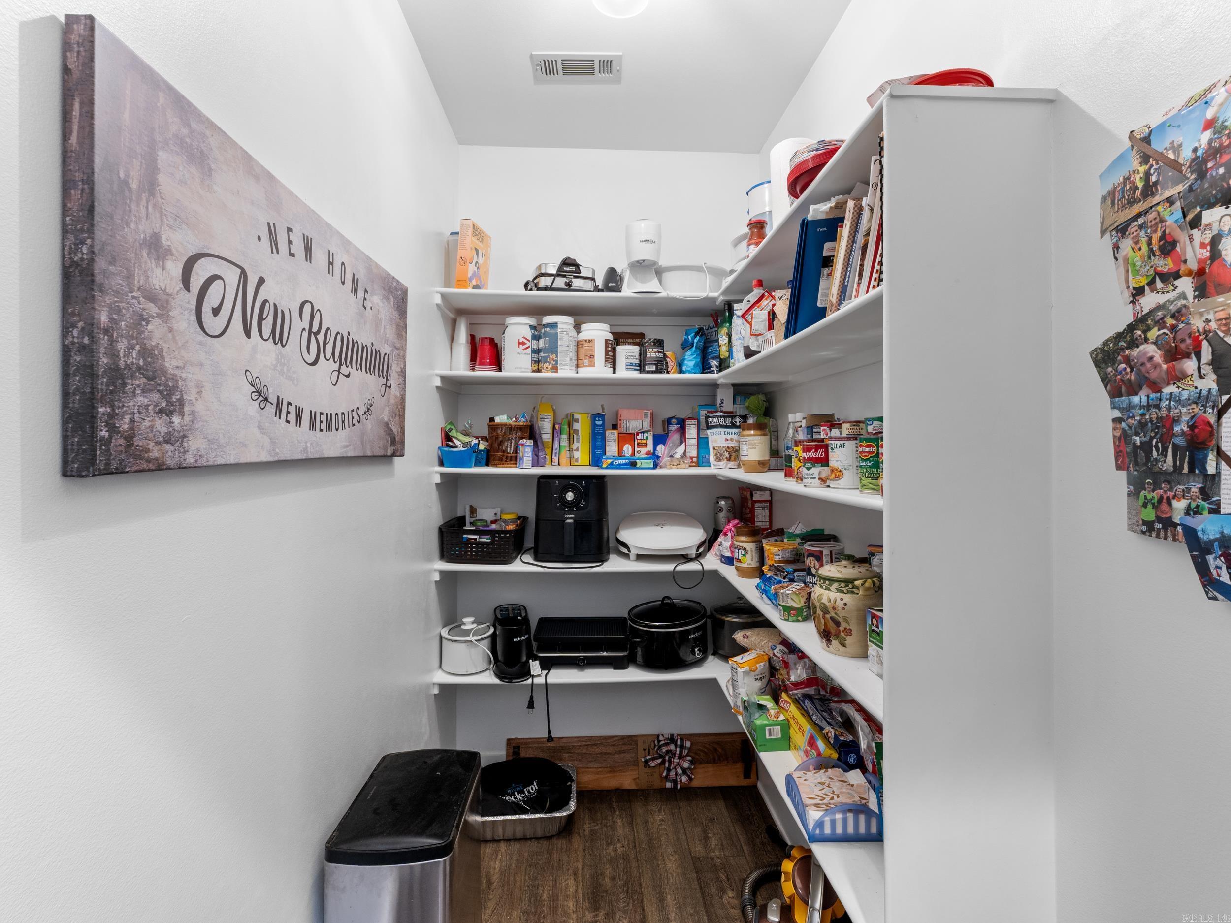 595 Willow Lake